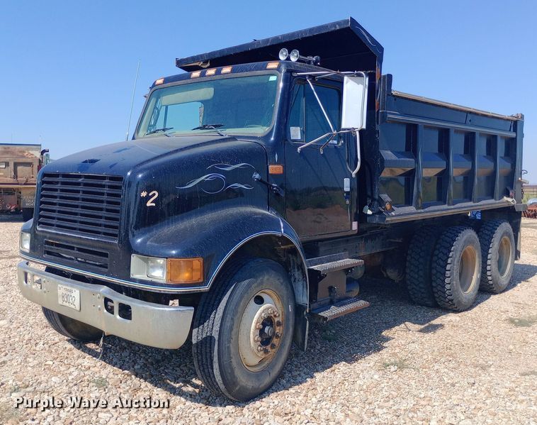image for item NY9530 1996 International  8100 dump truck