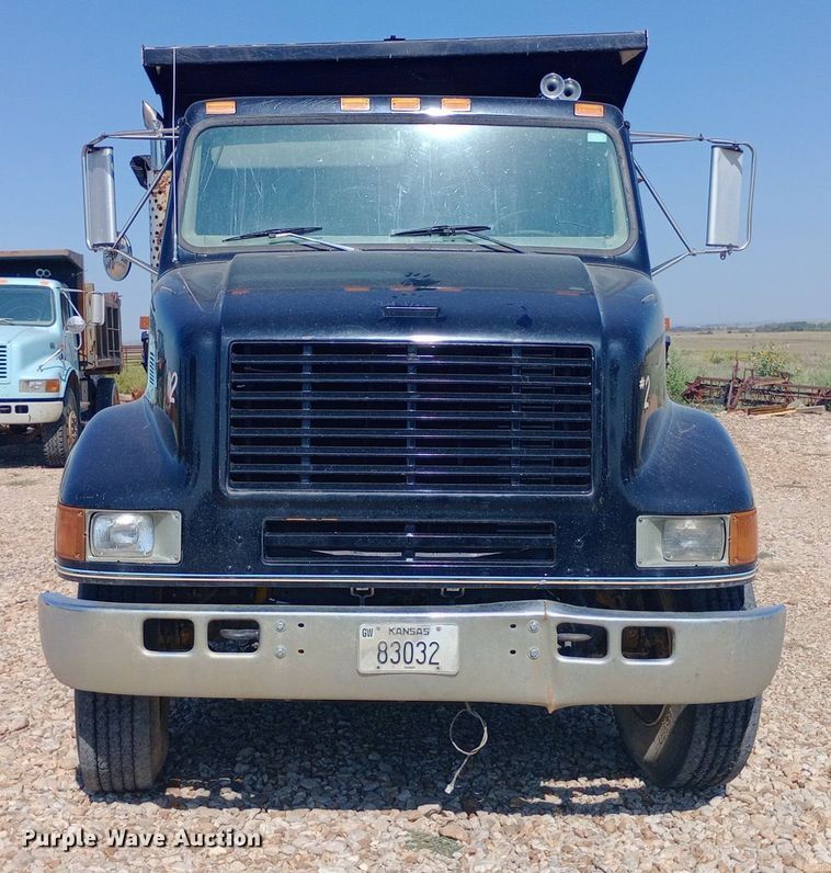 image for item NY9530 1996 International  8100 dump truck