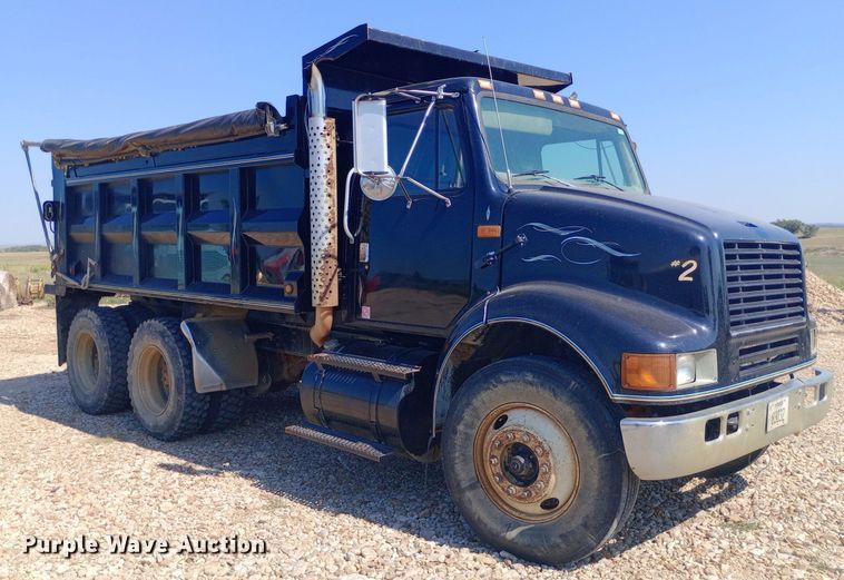 image for item NY9530 1996 International  8100 dump truck