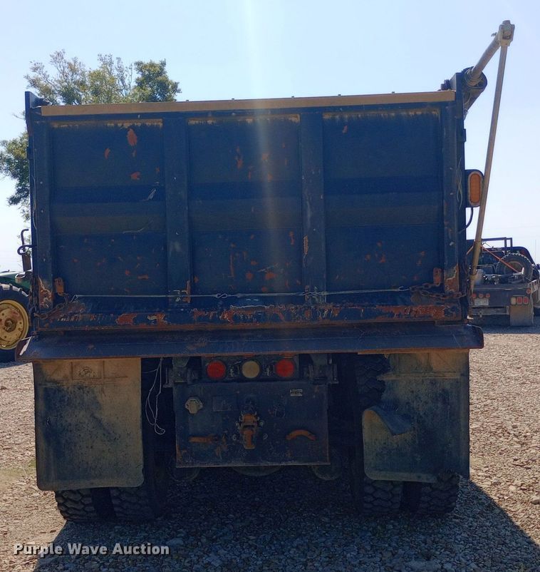 image for item NY9530 1996 International  8100 dump truck