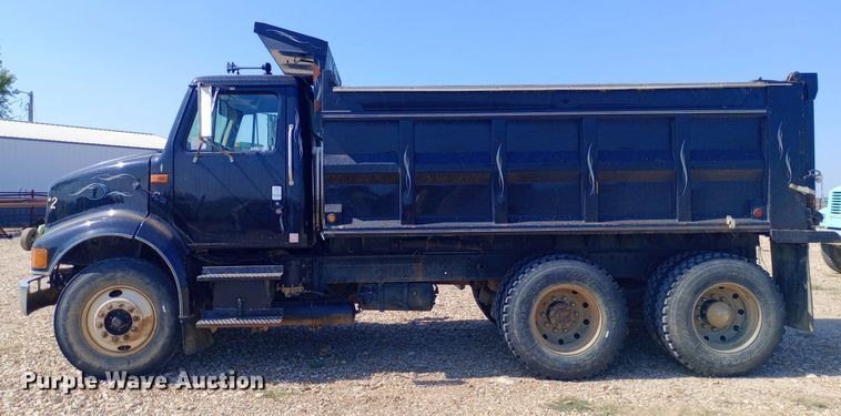 image for item NY9530 1996 International  8100 dump truck