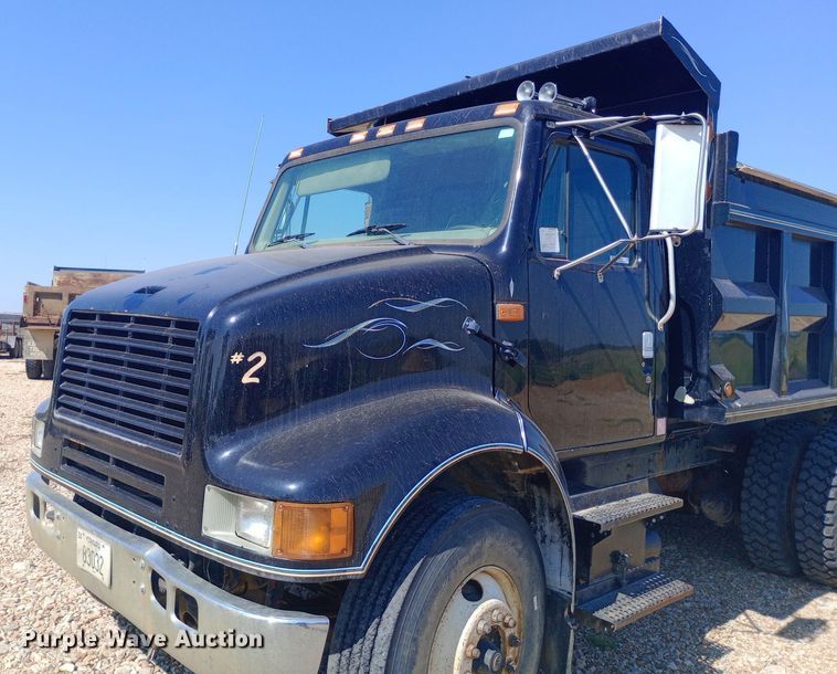 image for item NY9530 1996 International  8100 dump truck