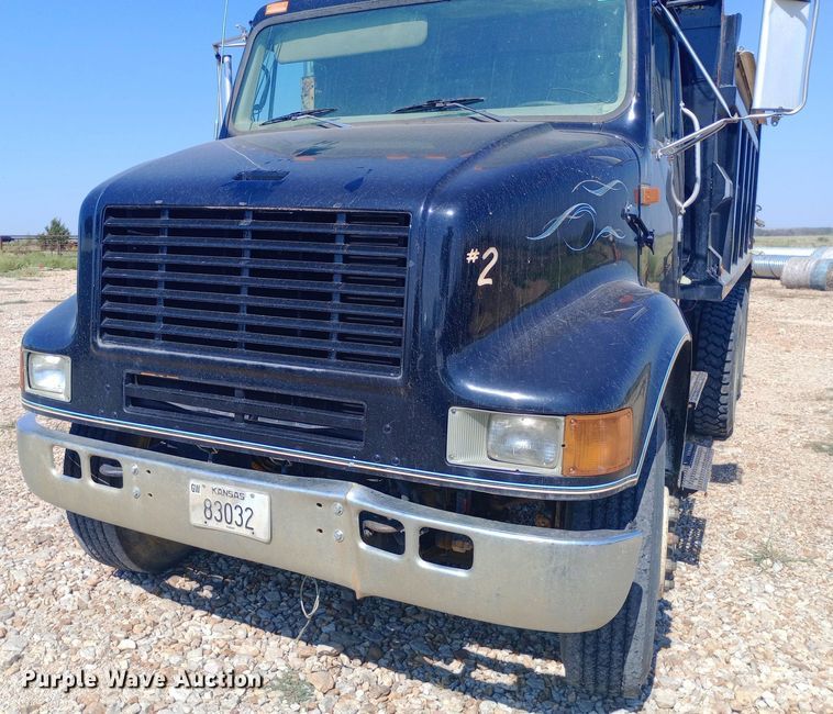 image for item NY9530 1996 International  8100 dump truck