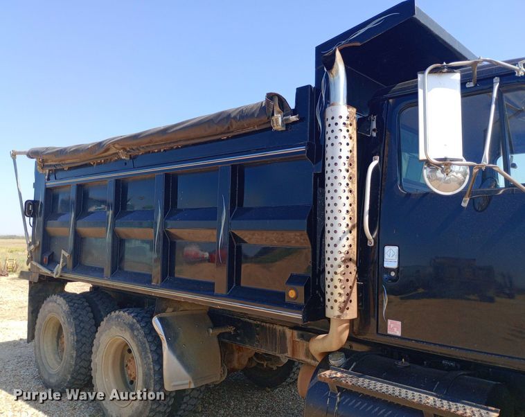 image for item NY9530 1996 International  8100 dump truck