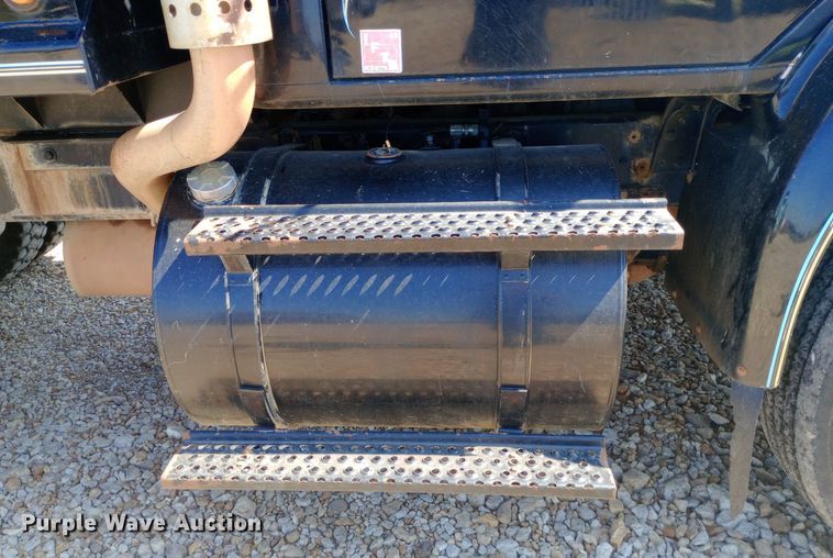 image for item NY9530 1996 International  8100 dump truck