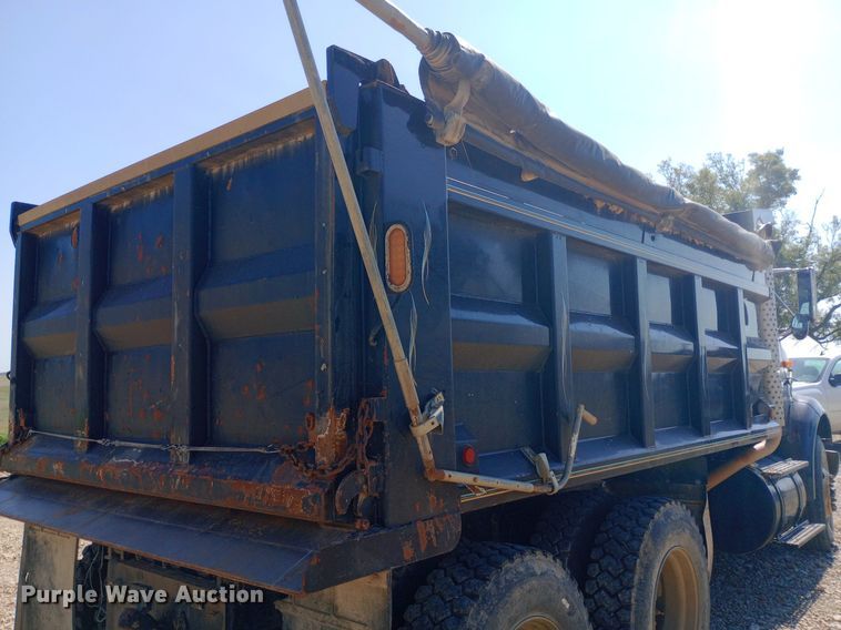 image for item NY9530 1996 International  8100 dump truck