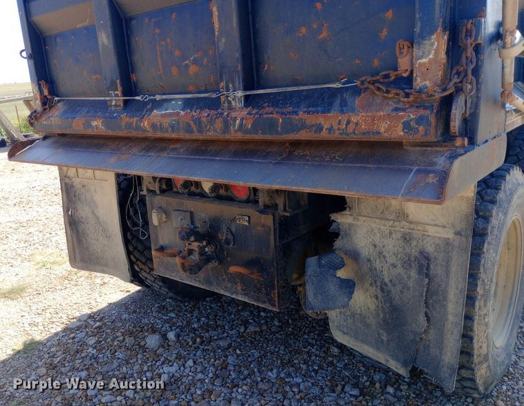 image for item NY9530 1996 International  8100 dump truck