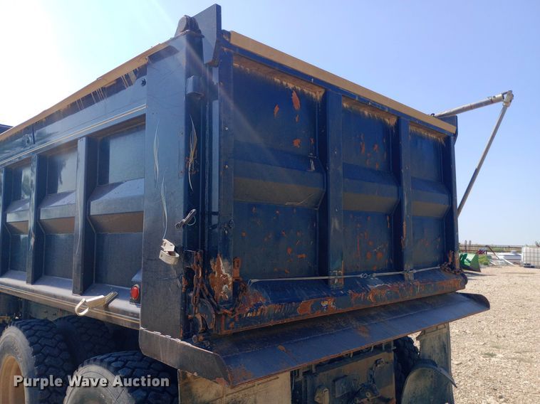 image for item NY9530 1996 International  8100 dump truck