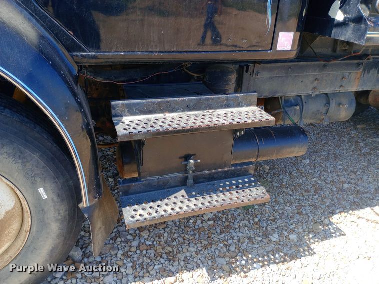 image for item NY9530 1996 International  8100 dump truck