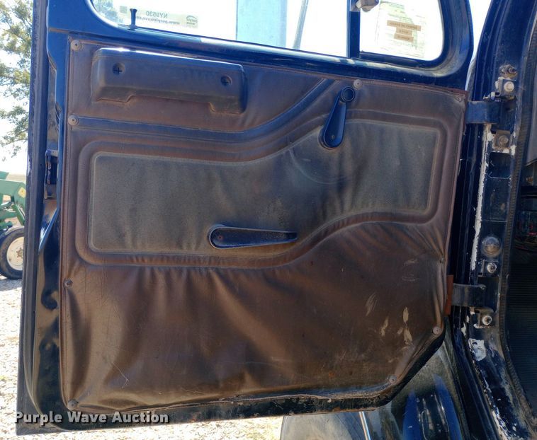 image for item NY9530 1996 International  8100 dump truck