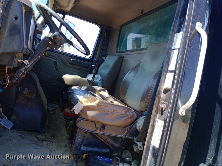 image for item NY9530 1996 International  8100 dump truck