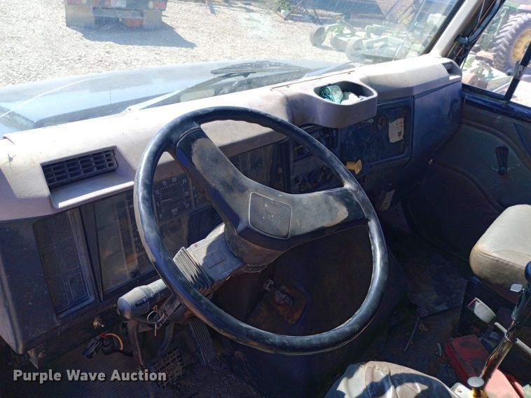 image for item NY9530 1996 International  8100 dump truck