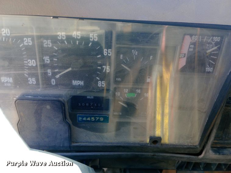 image for item NY9530 1996 International  8100 dump truck