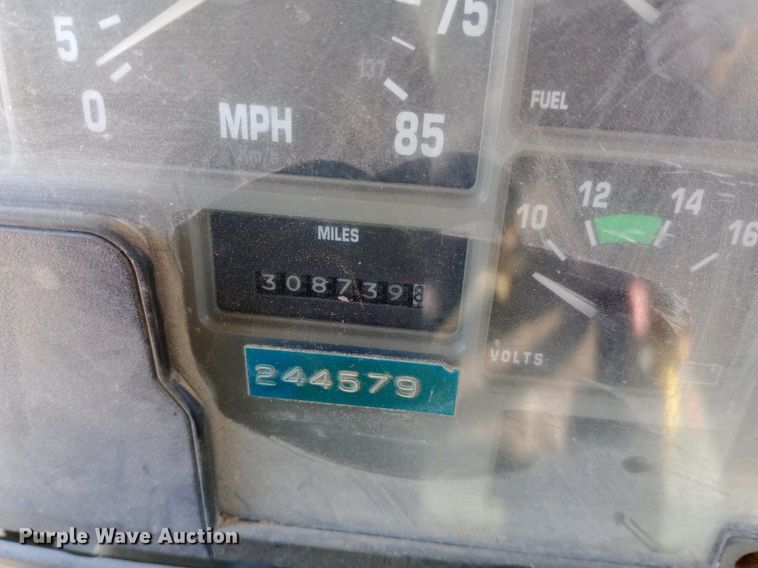 image for item NY9530 1996 International  8100 dump truck