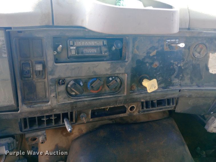 image for item NY9530 1996 International  8100 dump truck