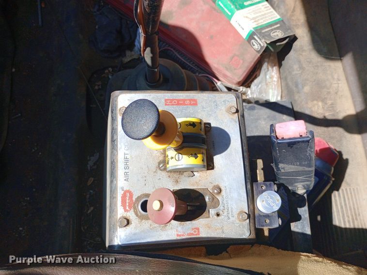 image for item NY9530 1996 International  8100 dump truck