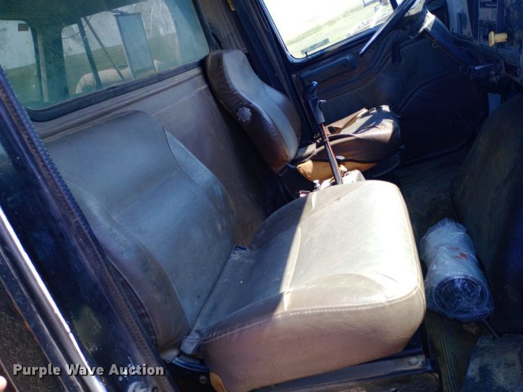 image for item NY9530 1996 International  8100 dump truck