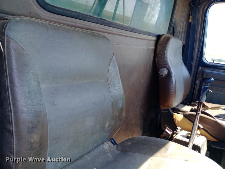 image for item NY9530 1996 International  8100 dump truck