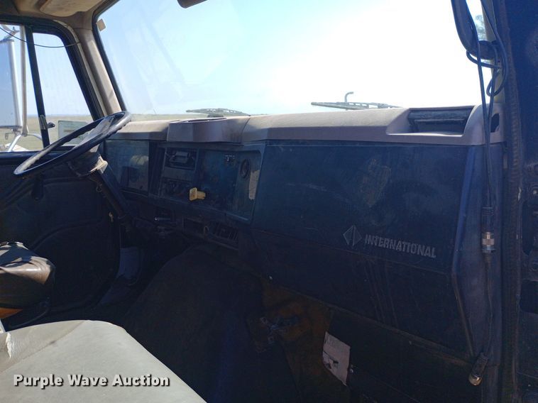 image for item NY9530 1996 International  8100 dump truck