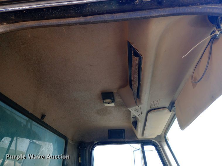 image for item NY9530 1996 International  8100 dump truck