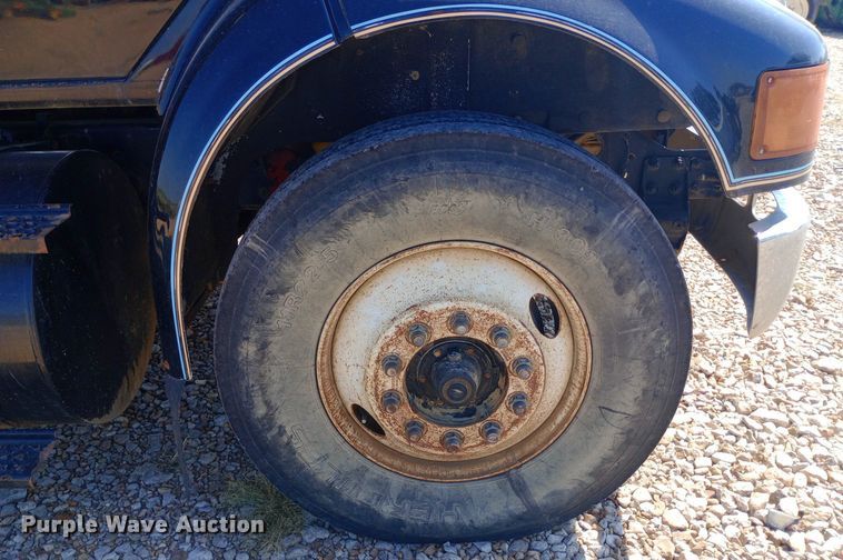 image for item NY9530 1996 International  8100 dump truck