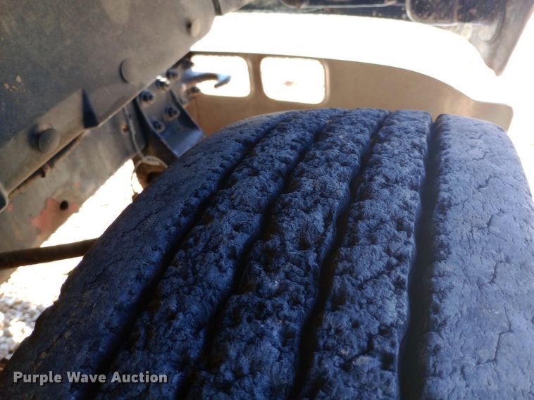 image for item NY9530 1996 International  8100 dump truck