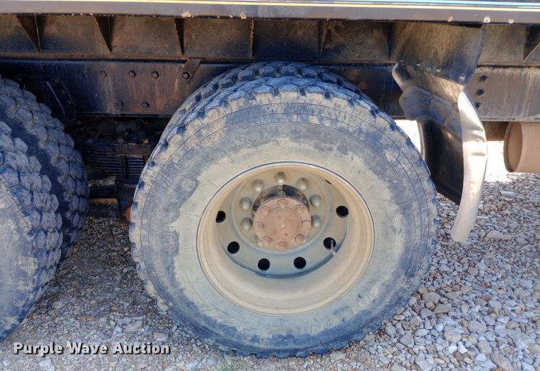 image for item NY9530 1996 International  8100 dump truck