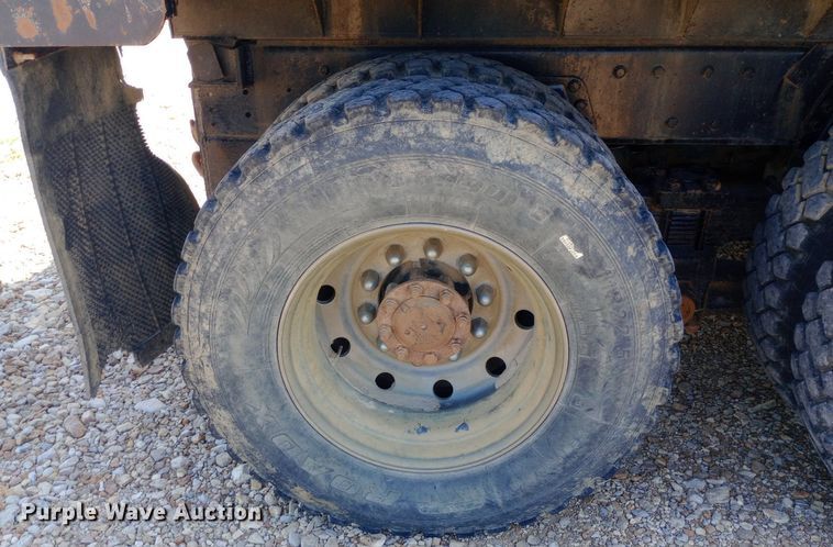 image for item NY9530 1996 International  8100 dump truck