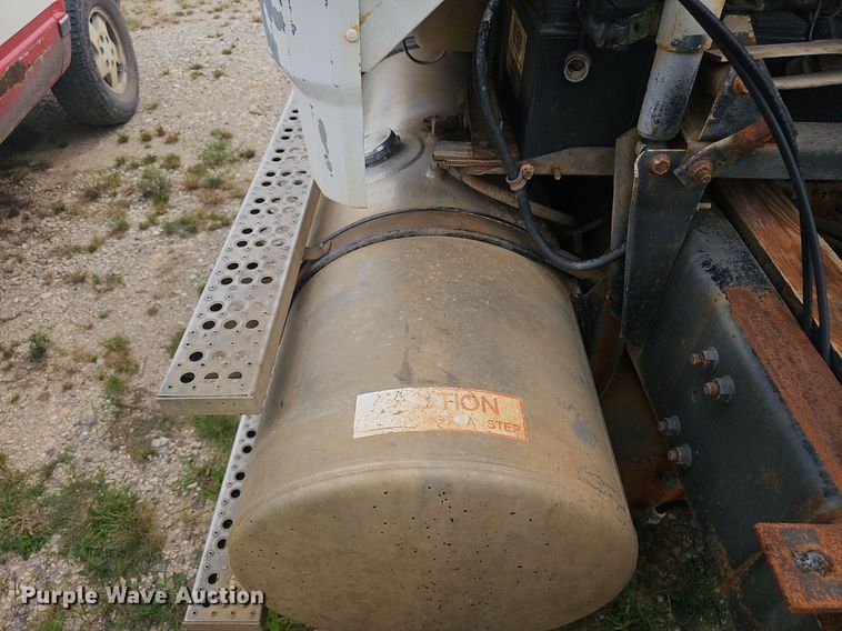 image for item OC9185 1988 Freightliner  FLC truck cab and chassis