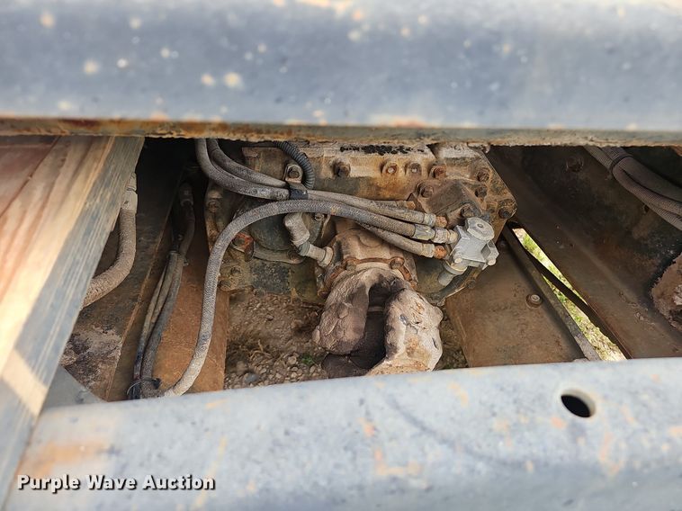 image for item OC9185 1988 Freightliner  FLC truck cab and chassis