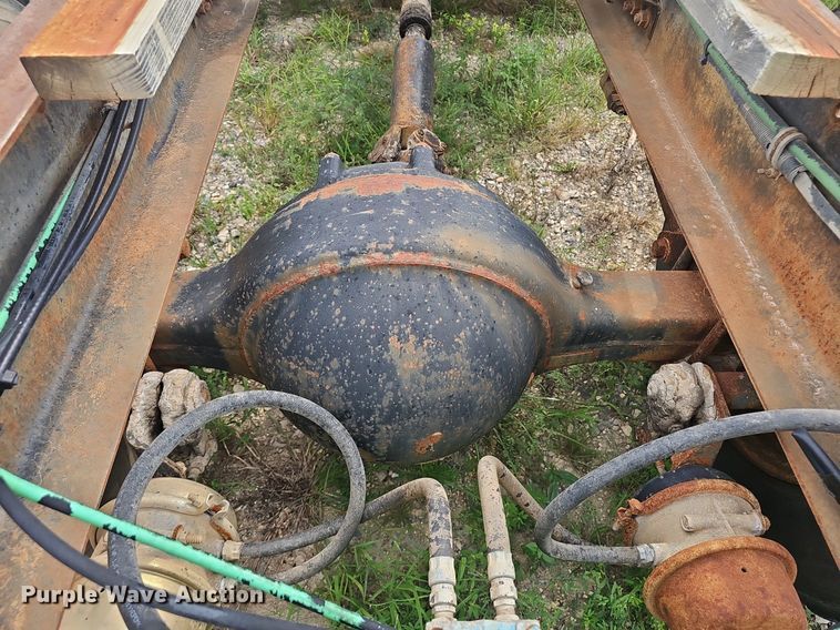 image for item OC9185 1988 Freightliner  FLC truck cab and chassis