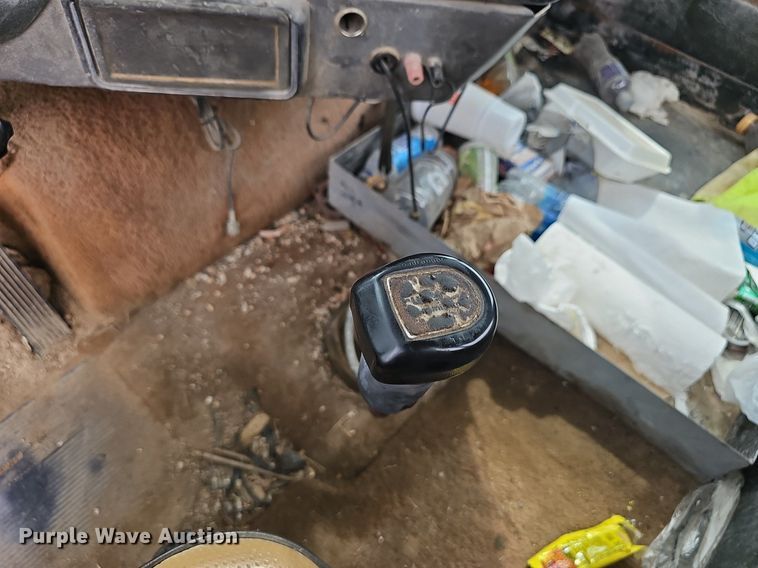 image for item OC9185 1988 Freightliner  FLC truck cab and chassis