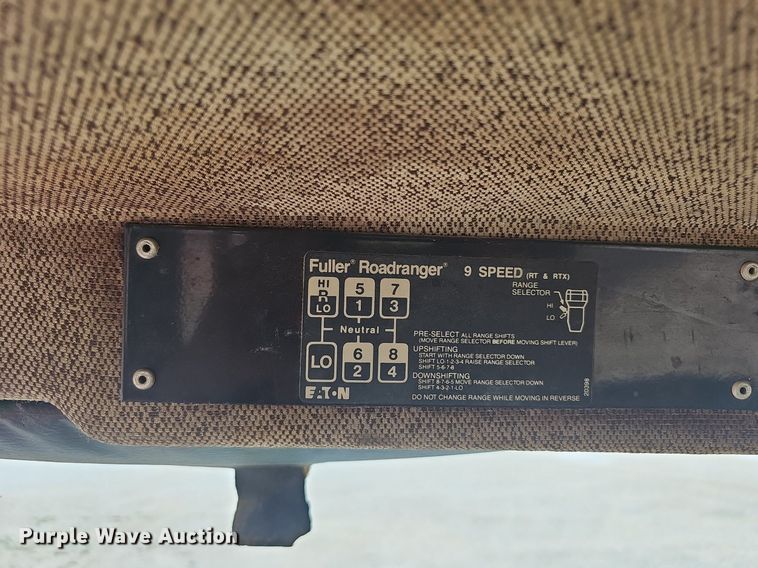 image for item OC9185 1988 Freightliner  FLC truck cab and chassis