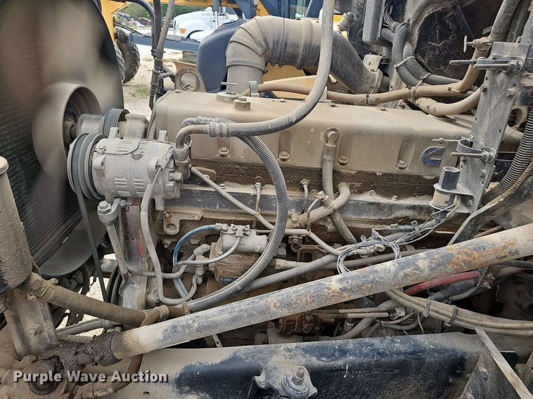 image for item OC9185 1988 Freightliner  FLC truck cab and chassis