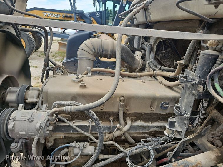 image for item OC9185 1988 Freightliner  FLC truck cab and chassis