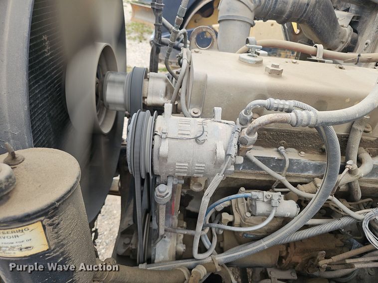 image for item OC9185 1988 Freightliner  FLC truck cab and chassis