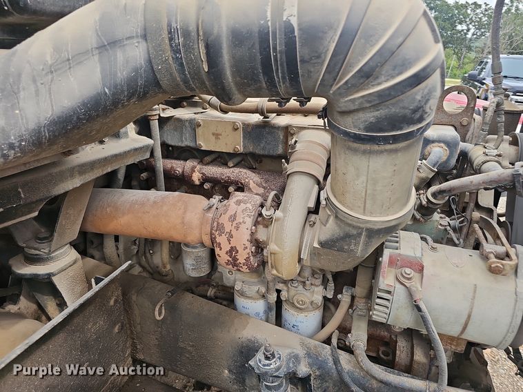 image for item OC9185 1988 Freightliner  FLC truck cab and chassis