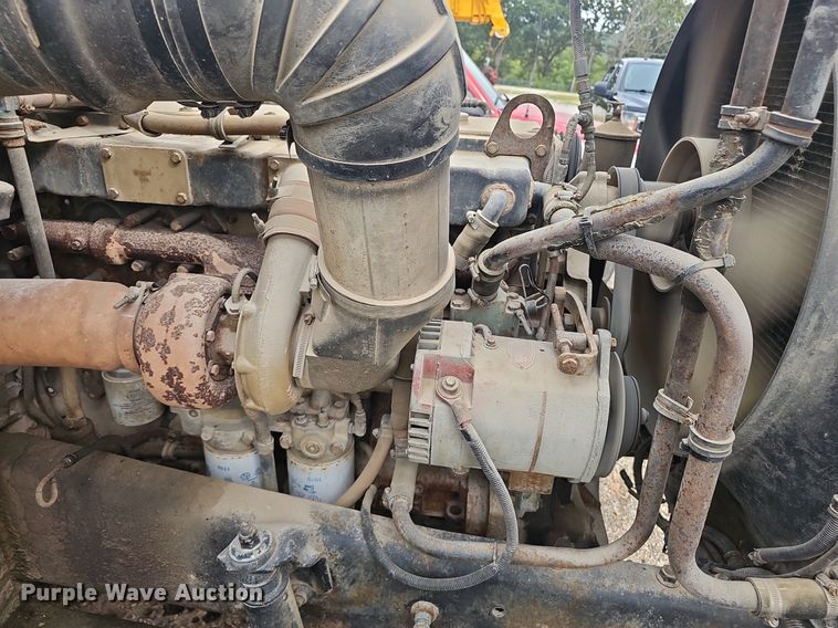 image for item OC9185 1988 Freightliner  FLC truck cab and chassis