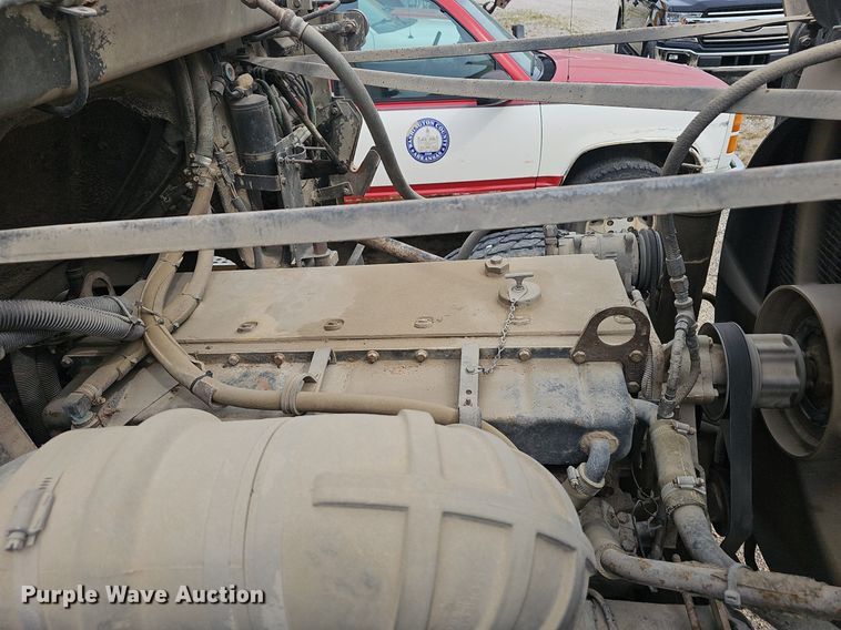 image for item OC9185 1988 Freightliner  FLC truck cab and chassis