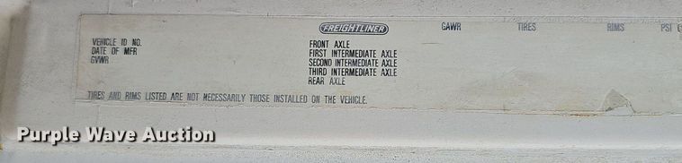 image for item OC9185 1988 Freightliner  FLC truck cab and chassis