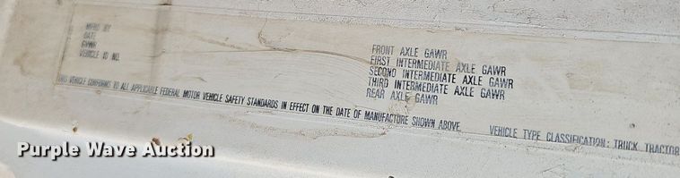 image for item OC9185 1988 Freightliner  FLC truck cab and chassis