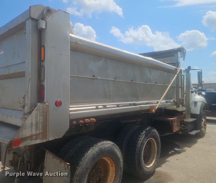 image for item OF9842 2014 International  WorkStar 7500 dump truck