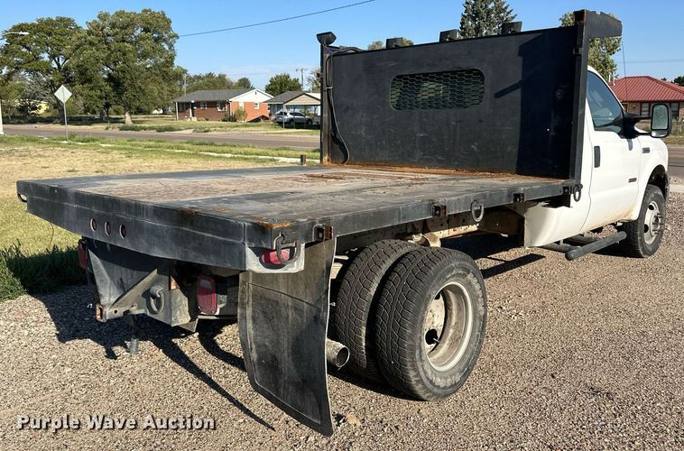 image for item OM9719 2005 Ford F350 Super Duty SuperCab flatbed pickup truck