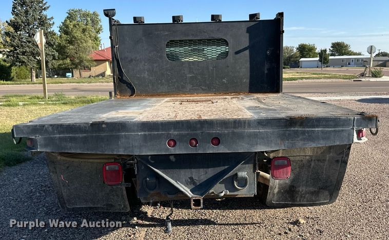 image for item OM9719 2005 Ford F350 Super Duty SuperCab flatbed pickup truck