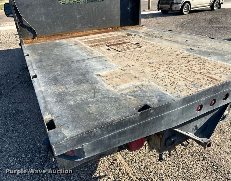 image for item OM9719 2005 Ford F350 Super Duty SuperCab flatbed pickup truck