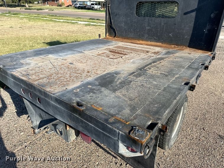 image for item OM9719 2005 Ford F350 Super Duty SuperCab flatbed pickup truck