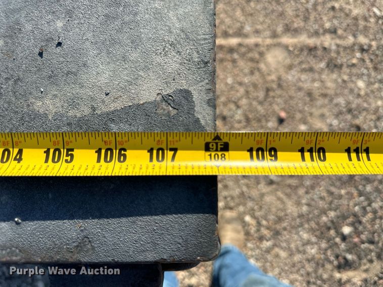 image for item OM9719 2005 Ford F350 Super Duty SuperCab flatbed pickup truck