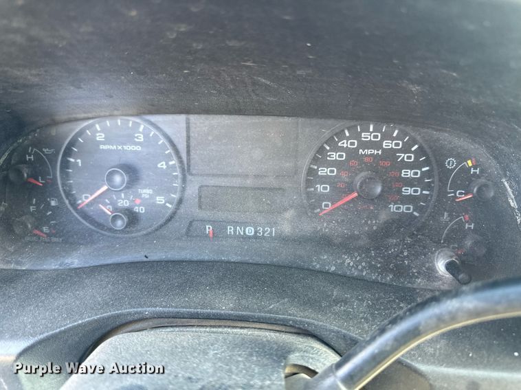 image for item OM9719 2005 Ford F350 Super Duty SuperCab flatbed pickup truck