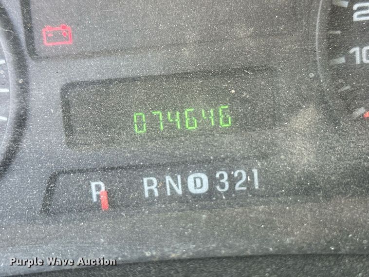 image for item OM9719 2005 Ford F350 Super Duty SuperCab flatbed pickup truck