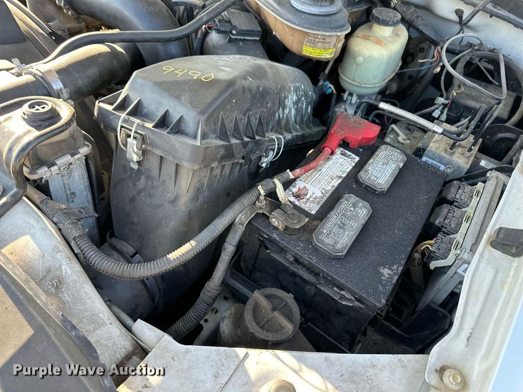 image for item OM9719 2005 Ford F350 Super Duty SuperCab flatbed pickup truck